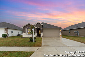 392 Pebble Bend in Canyon Lake, TX - Building Photo