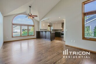 1924 French Trace Ave in Shakopee, MN - Building Photo - Building Photo