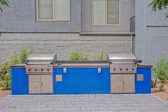 1033 N Parkside Dr, Unit 2 in Tempe, AZ - Building Photo - Building Photo