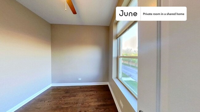 Private bedroom in 3 bed/1 bath Home in Chicago, IL - Building Photo - Building Photo