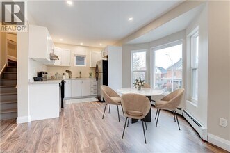 152 Sanford Ave S in Hamilton, ON - Building Photo - Building Photo