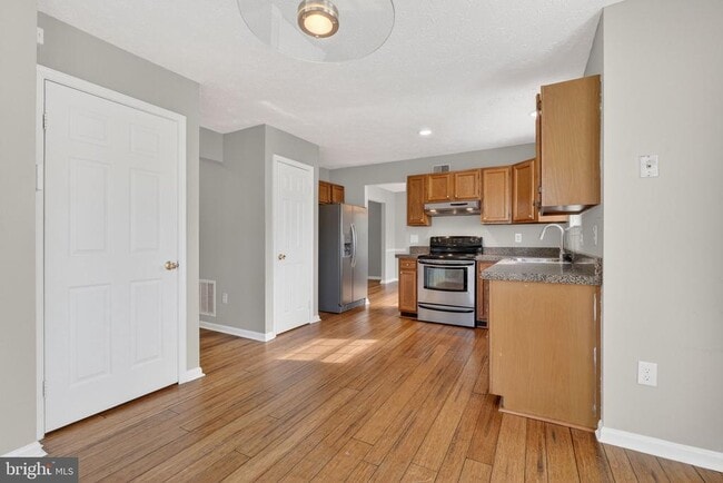 8813 Francesca Dr in Clinton, MD - Building Photo - Building Photo