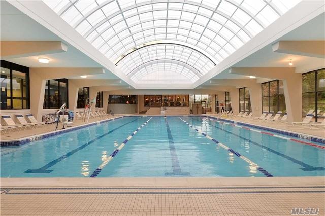 1 Bay Club Dr in Queens, NY - Building Photo