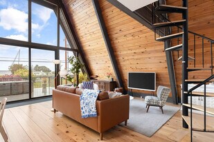 3711 S Shorewood Ave in Greenbank, WA - Building Photo