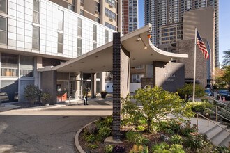 The Tiara in Chicago, IL - Foto de edificio - Building Photo