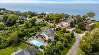 695 Sound Dr in Greenport, NY - Building Photo