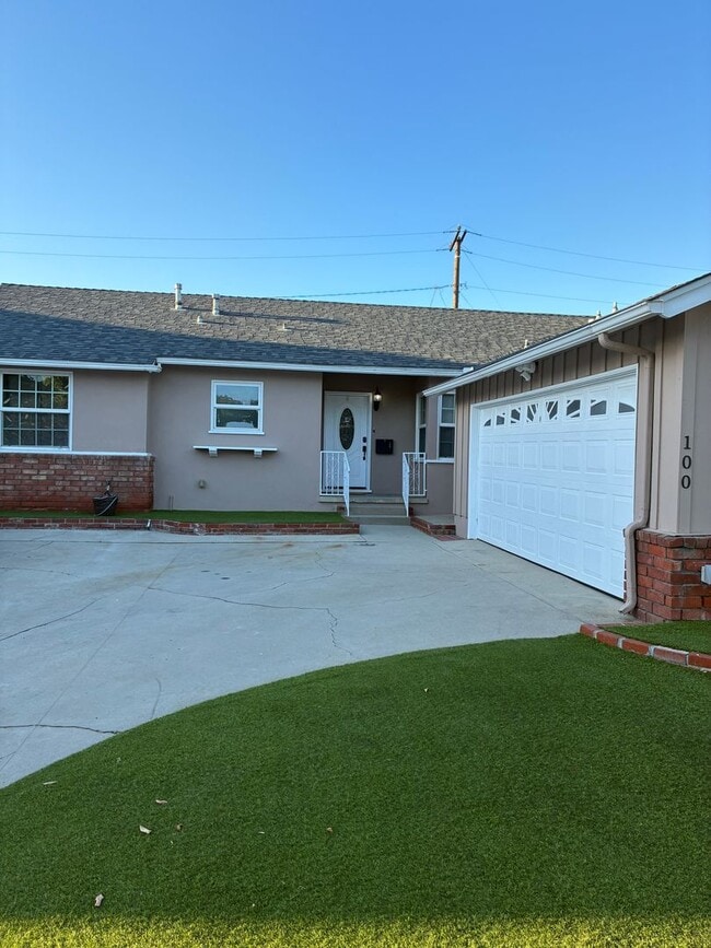 property at 100 W Oakmont Dr