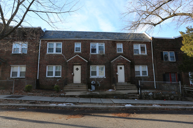 1237 Queen St NE in Washington, DC - Building Photo - Building Photo