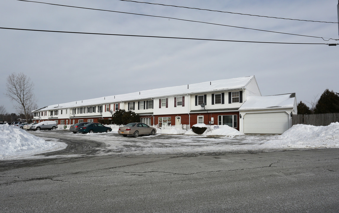 Plaza Court in Hudson, NY - Building Photo