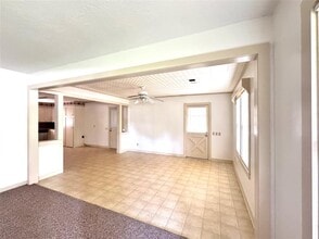 100 S Berlin Rd in Brenham, TX - Building Photo - Building Photo