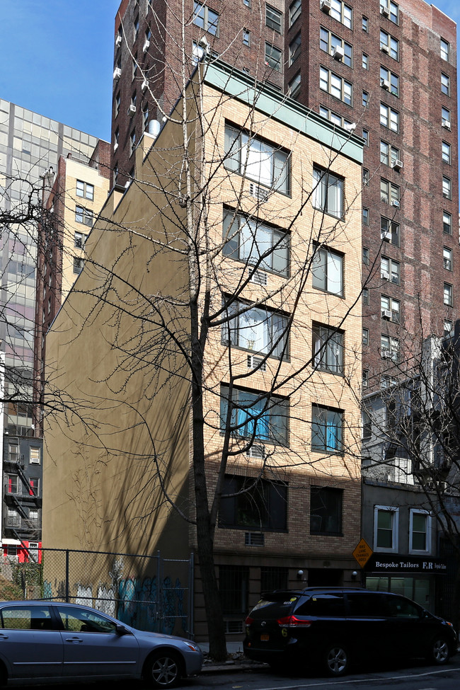 351 E 54th St in New York, NY - Building Photo - Building Photo