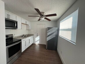 9325 Goldenrod Rd in Thonotosassa, FL - Building Photo - Building Photo