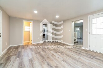 243 Nantucket Dr in Pittsburgh, PA - Foto de edificio - Building Photo