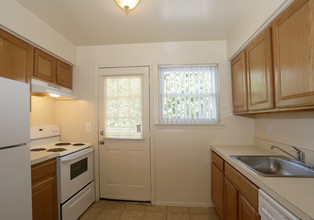 Maple Crest Apartments at Dix Hills in Deer Park, NY - Foto de edificio - Interior Photo