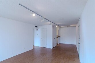 4859 Cedar Springs Rd in Dallas, TX - Building Photo - Building Photo