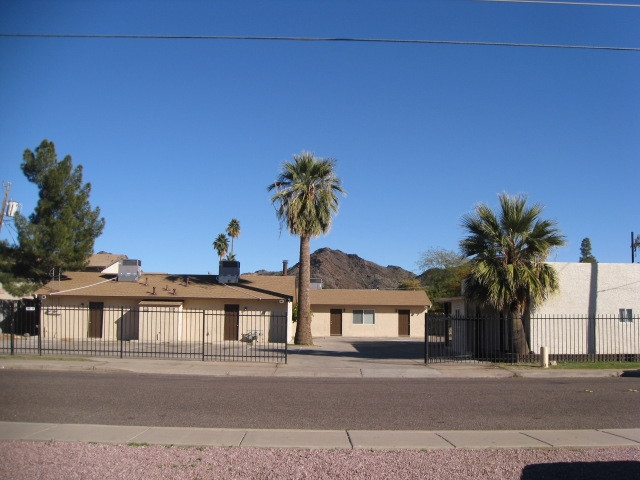 8939 N 8th St in Phoenix, AZ - Foto de edificio