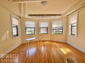 2342 N Spaulding Ave, Unit 2330-G in Chicago, IL - Building Photo - Building Photo