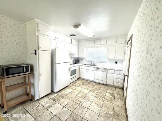 1137 6th Ave N in Jacksonville Beach, FL - Building Photo - Building Photo