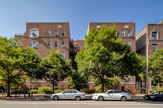 60 Plaza St E in Brooklyn, NY - Foto de edificio - Building Photo
