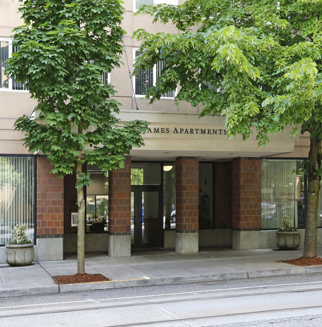 St. James in Portland, OR - Foto de edificio - Building Photo