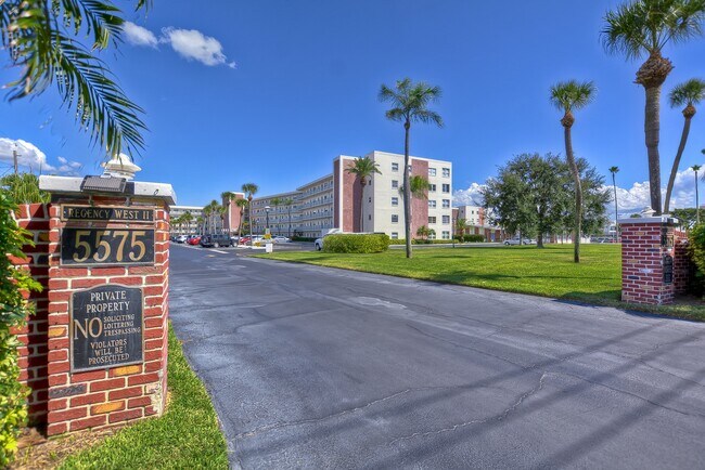 5575 Gulf Blvd in St Pete Beach, FL - Building Photo - Building Photo