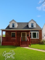 13000 Rockside Rd in Garfield Heights, OH - Building Photo