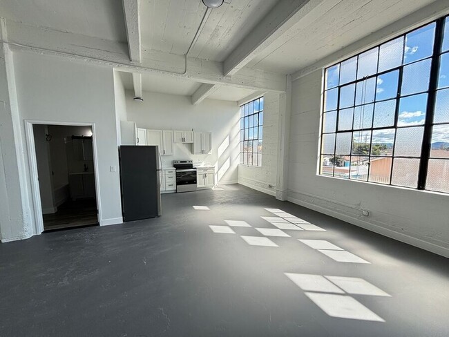 1341 58th Ave in Oakland, CA - Building Photo - Building Photo