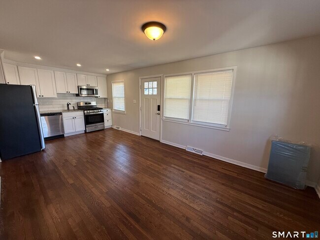 38 Elmhurst Cir in West Hartford, CT - Building Photo - Building Photo