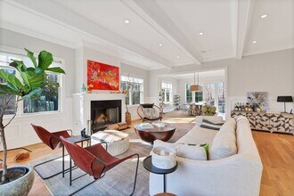 201 Roses Grove Rd in Water Mill, NY - Foto de edificio - Building Photo