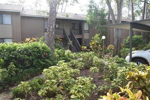 1608 Bayhouse Point Dr in Sarasota, FL - Building Photo