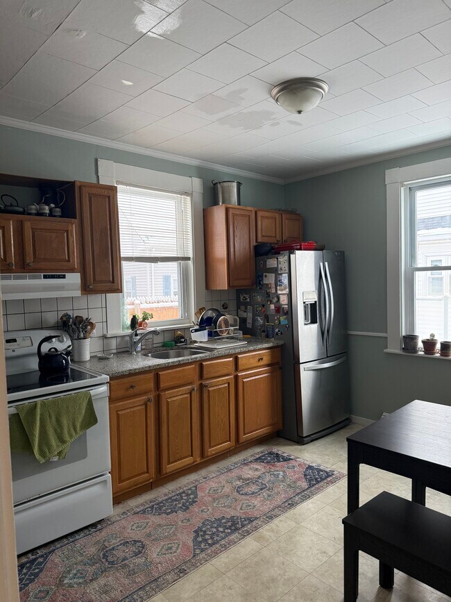 6 Berry St, Unit 1 in Peabody, MA - Foto de edificio - Building Photo