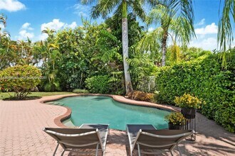 2011 NE 211th St in Miami, FL - Building Photo - Building Photo