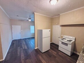 922 Bloom St in Jackson, MS - Building Photo - Building Photo