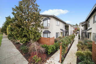 Alki 12 Apartments in Seattle, WA - Building Photo - Building Photo