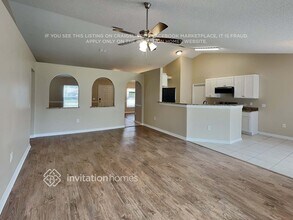 1284 Courtland Blvd in Deltona, FL - Foto de edificio - Building Photo