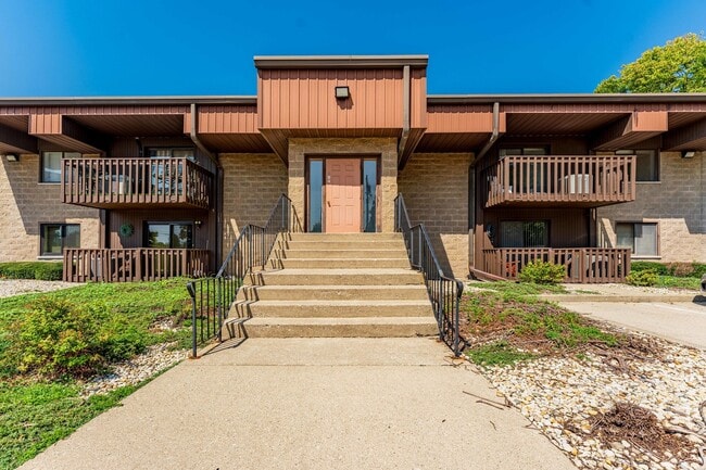 property at 884 N Prairie Ave