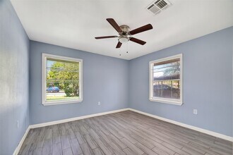 6022 Lyndhurst Dr in Houston, TX - Building Photo - Building Photo