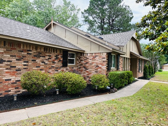 6609 E 99th Pl in Tulsa, OK - Foto de edificio - Building Photo