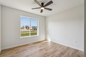 602 Creekside Ln in Marshalltown, IA - Foto de edificio - Building Photo