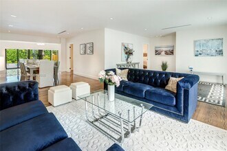 555 SW 27th Rd in Miami, FL - Building Photo - Building Photo