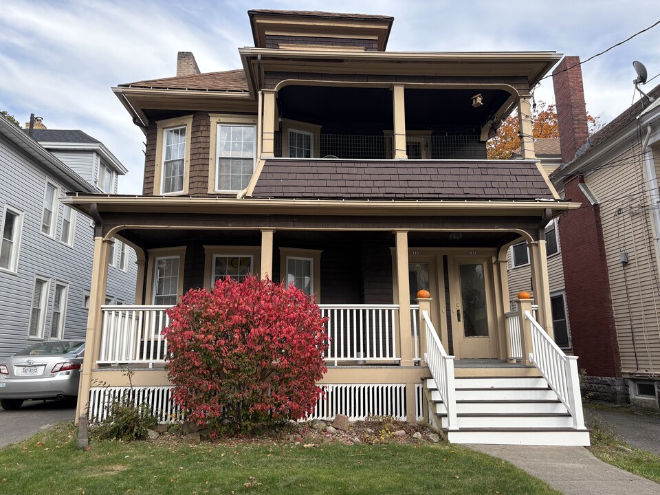 129 Roosevelt Ave in Syracuse, NY - Foto de edificio