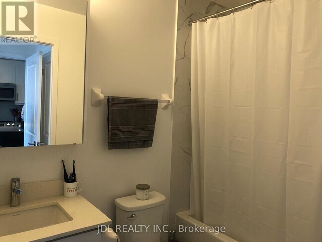 75 Oneida Crescent in Richmond Hill, ON - Building Photo - Building Photo