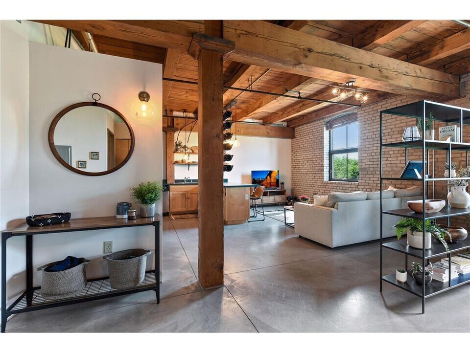 127 5th St NE in Minneapolis, MN - Building Photo