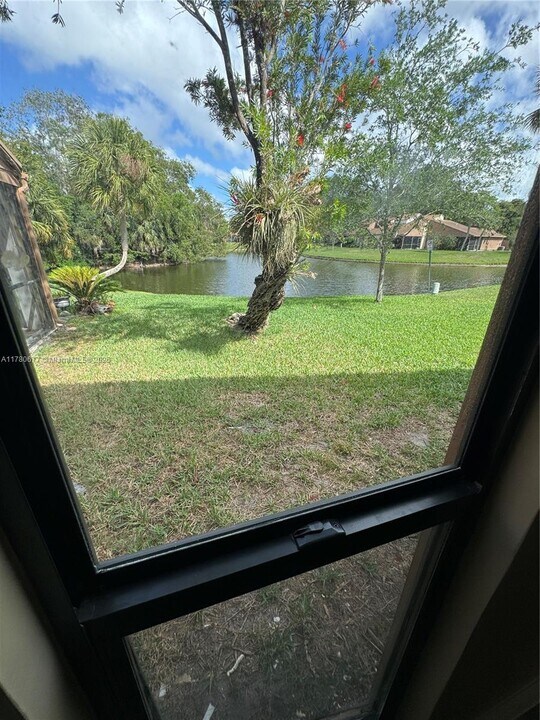 6192 Pine Tree Ln in Tamarac, FL - Building Photo