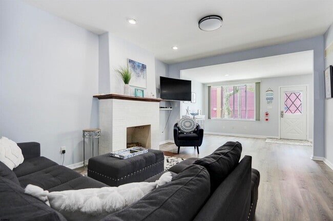 property at 9 N Weymouth Ave
