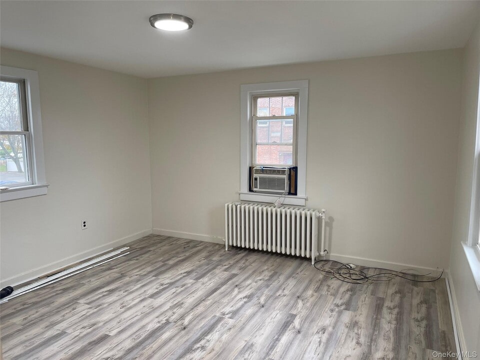 370 Stewart Ave in Bethpage, NY - Building Photo