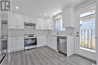 79 Strathavon Dr in Toronto, ON - Building Photo - Building Photo