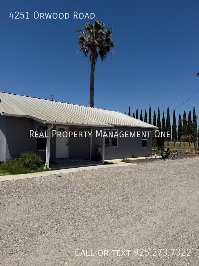 4251 Orwood Rd in Brentwood, CA - Foto de edificio - Building Photo