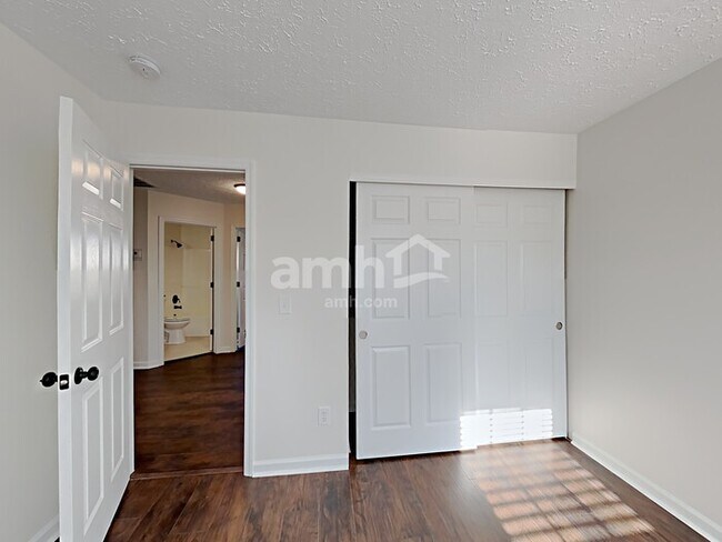 property at 709 Comanche Ct