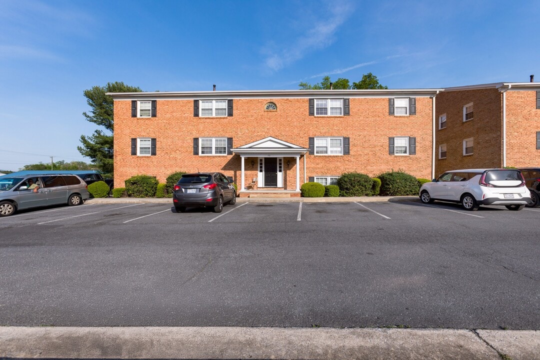Summercrest Apartments in Waynesboro, VA - Building Photo